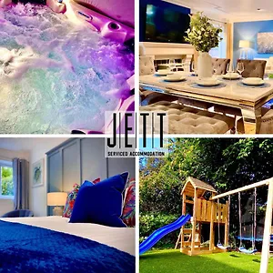 https://anchor-hot-tub-suite-by-jett-accommodation.hotelsin-chester.com