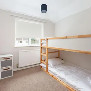 https://charles-alexander-short-stay-moorway-house.hotelsin-chester.com