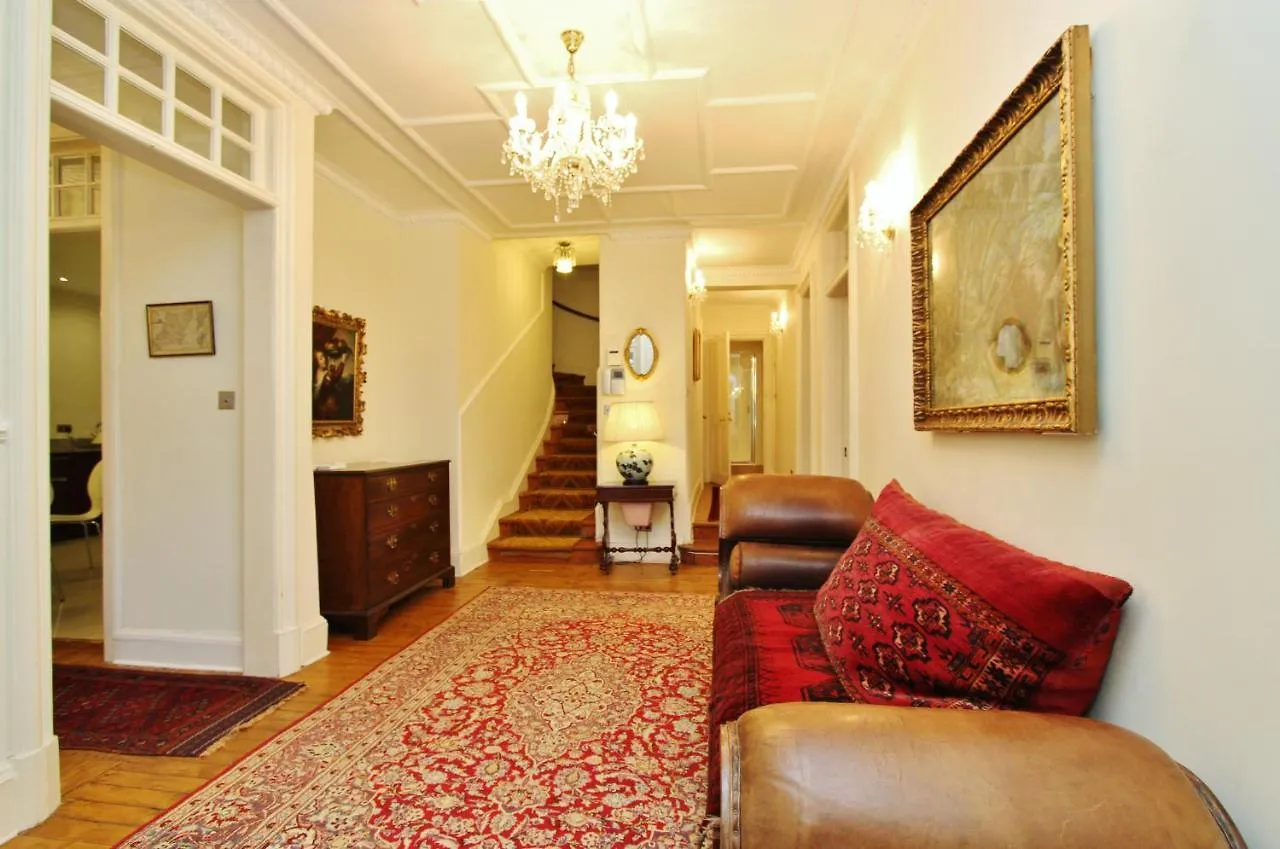 Ramsay Garden - Spacious 3-Bedroom Apartment Next To Edinburgh Castle United Kingdom