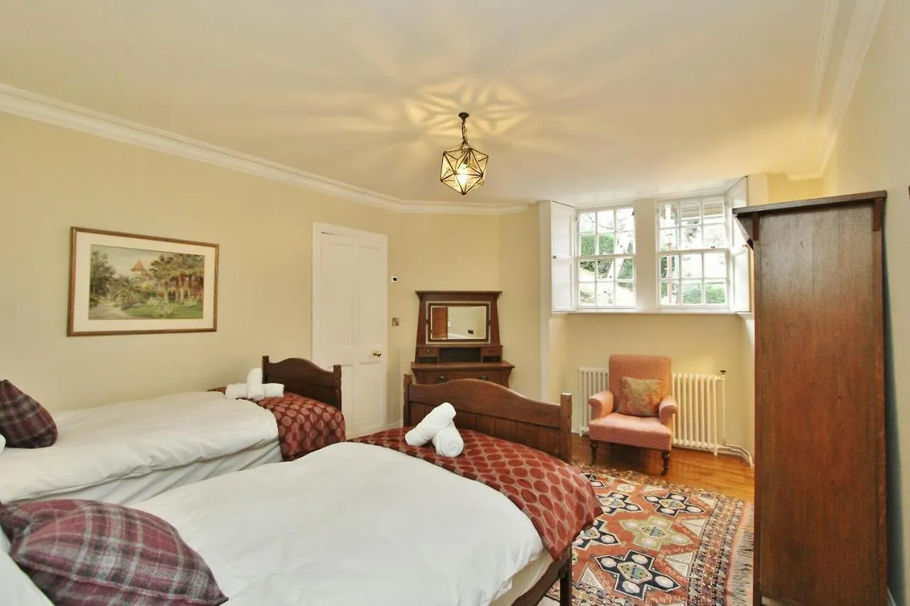 Ramsay Garden - Spacious 3-Bedroom Apartment Next To Edinburgh Castle United Kingdom