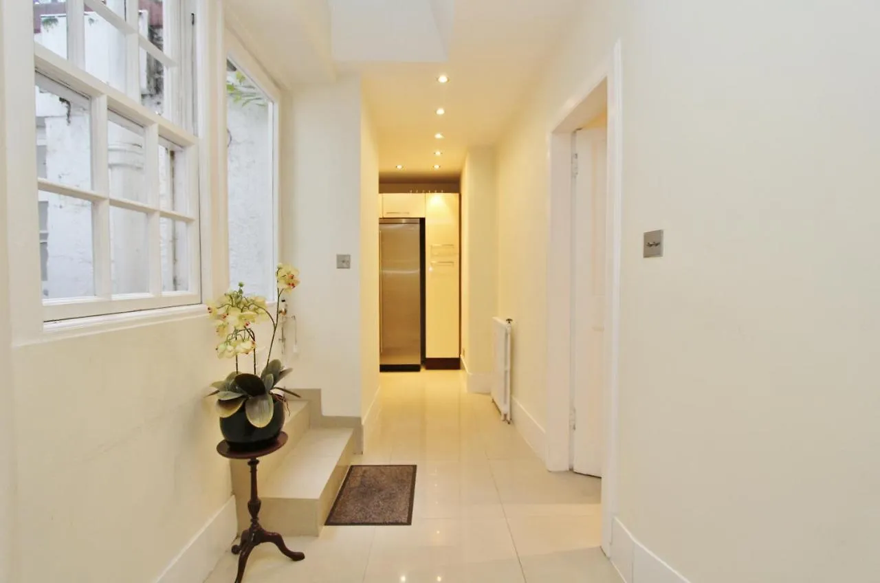 Ramsay Garden - Spacious 3-Bedroom Apartment Next To Edinburgh Castle 0*,  United Kingdom